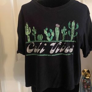 Black graphic cropped top✨